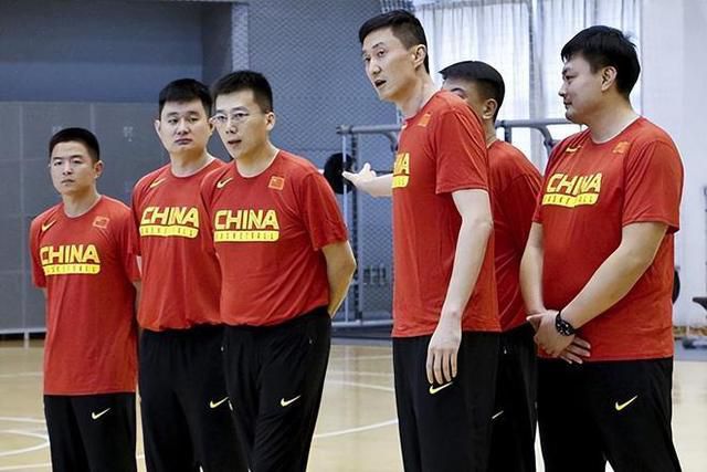 白裤子大妈们